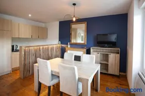 Appartement cosy avec vue sur le marché - Image 2