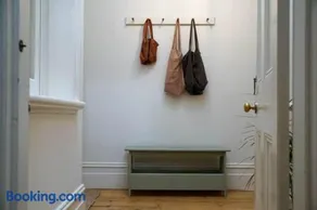 Charming Fitzroy Terrace Walk, Dine & Explore - Image 4