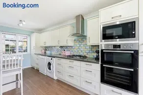 Silver Seas Coastal Home Sleeps 6 Parking Dog Friendly Near The Naze - Image 3