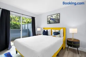 Walk To Coral Gables | SLEEP 8| Free BEACH Package - Image 2