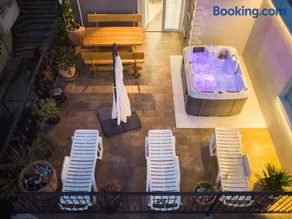 Sea View Apartments with jaccuzzi - Image 4
