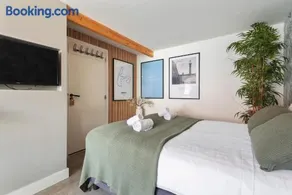 Oasis Studio- Free Parking - Image 2