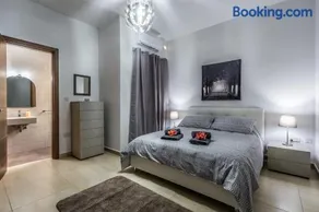 Sunny Modern Apartments - Image 1