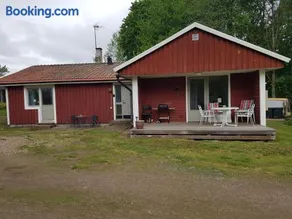 Hus på landet nära sjö - Image 4
