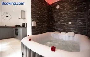 La belle Hirondelle - Love Room Jacuzzi - Image 2