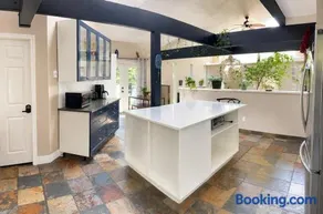 Bedrooms in Sooke Wonderland - Hot Tub - Pool - Koi Pond - Image 4