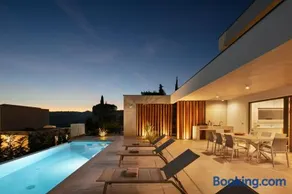 Green Tree Villas - Image 1