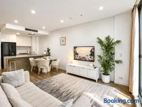 2 bed premium location near train restaurant Free parking - Image 4