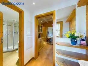 Tiny-Chalet - Image 2