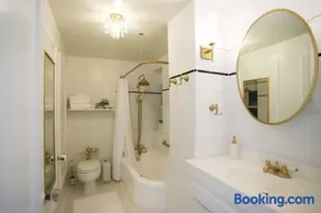 Chambre de Bonne in Downtown Long Beach - Image 2