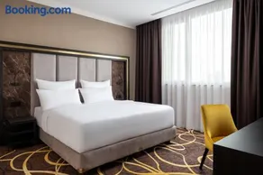 Card Hotel - Image 2