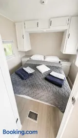 Lakefront RV Cottage in Parry Sound #1 - Image 3