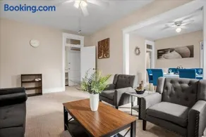 Entire Spacious Home Near DC - Image 3