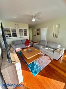 Guest home in Margate, close to the beach - Image 2