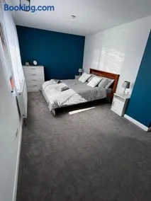 Spacious 3BR Home in Maidstone Sleeps 8 - Image 5