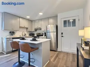 Upscale suite with pool and extra large balcony - Image 2