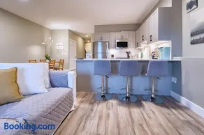 1 Bed - King size Nature to City Getaway - Image 2