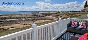 Seafront Serenity Lodge - Image 3
