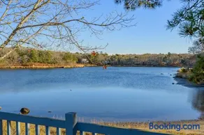 Relax, Unwind Enjoy Amazing Waterviews - Image 3