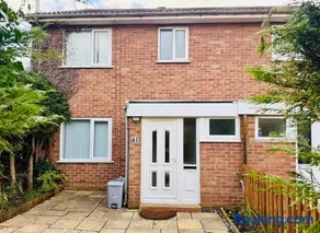 Spacious 4BR House in Wellingborough Long Stays - Image 3