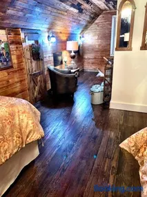 Six Keys, boutique style home! Sleeps up to 7! - Image 4