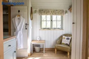 Perkins luxury shepherd huts - Image 3