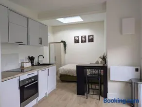 Foothills Haven - Private Garden Apartment near Luas & Trails - Image 2