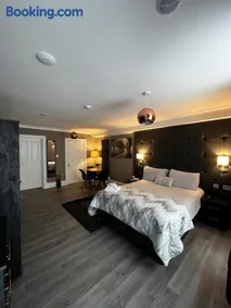 Amani Apartments - Glasgow City Centre - Image 2