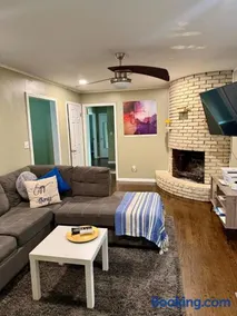 Cozy Family House 5 mins From Chiefs & Royals Stadium - Image 1