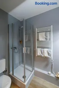 zentrale Ferienwohnung neu renoviert - Image 1