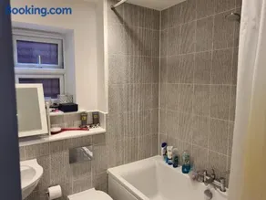 High Standard Single Room near Gatwick Airport - Image 1