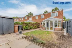 Modern 3 bed House - Image 2