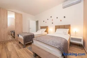 LUXURY APARTMENTS - LA VIR 5& 6 - Image 2
