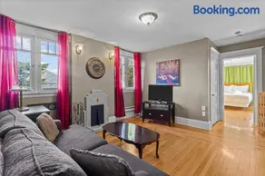 Midstream Manor 1BR Parking WiFi - Image 1