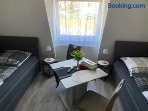 -Fewo Benz- Exklusive Ferienwohnung im Stadtzentrum von Wittenberge Modernes Ambiente, 3 Einzelzimmer für bis zu 6 Gäste - voll ausgestattet mit Waipu-TV und High-Speed-WLAN Bettwäsche und Handtücher inklusive! - Image 2
