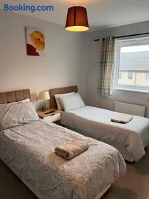 Whyte 3 bedroom house with garden, Sleeps 7 free parking sittungbourne Kent - Image 4