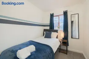 Spacious 5 rooms 6 beds in Banbury with Free Parking - Image 5