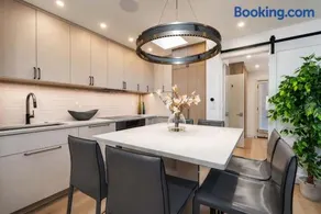 2 BR 3BA Condo - AC, Heated Pool, Walk to Town - Image 3