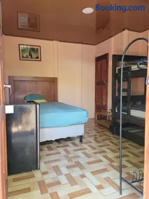 Cabina privada para 4 personas con baño, kitchenette y entrada independiente - Image 2
