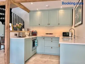 Idyllic secluded hideaway with countryside views on the edge of the Cotswolds - Image 3