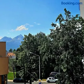 Center apartment with mountain view - free parking - Image 4