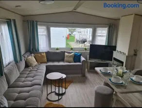 Delux Caravan - Clacton-on-sea - Image 1