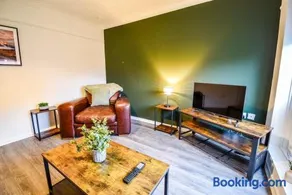 Woodcock House 3 Bedrooms Workstays UK - Image 4