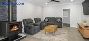 Buzzin' - Image 3