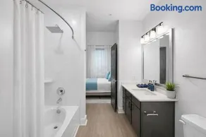 Luxury 1Br Suite, Pool, Gym, Wi-Fi, Balcony - Image 2