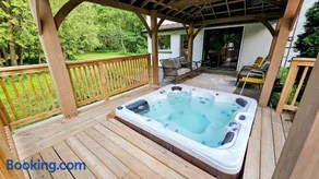 La Datcha 20 Acres Private Spa, with Pool, Jacuzzi & Wood Burning Sauna - Image 3