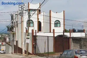 CASA PRIVADA CON ALBERCA VOLADA - Image 1