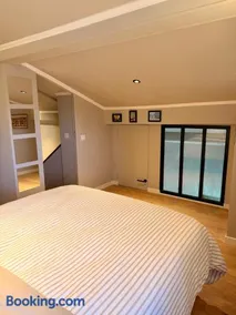 Guest suite in provincial villa - Image 1