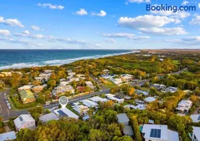 Luxury Modern 4 BR Pet Friendly Family Beach Home - Image 1