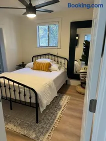 Charming fully remodeled House - Image 3
